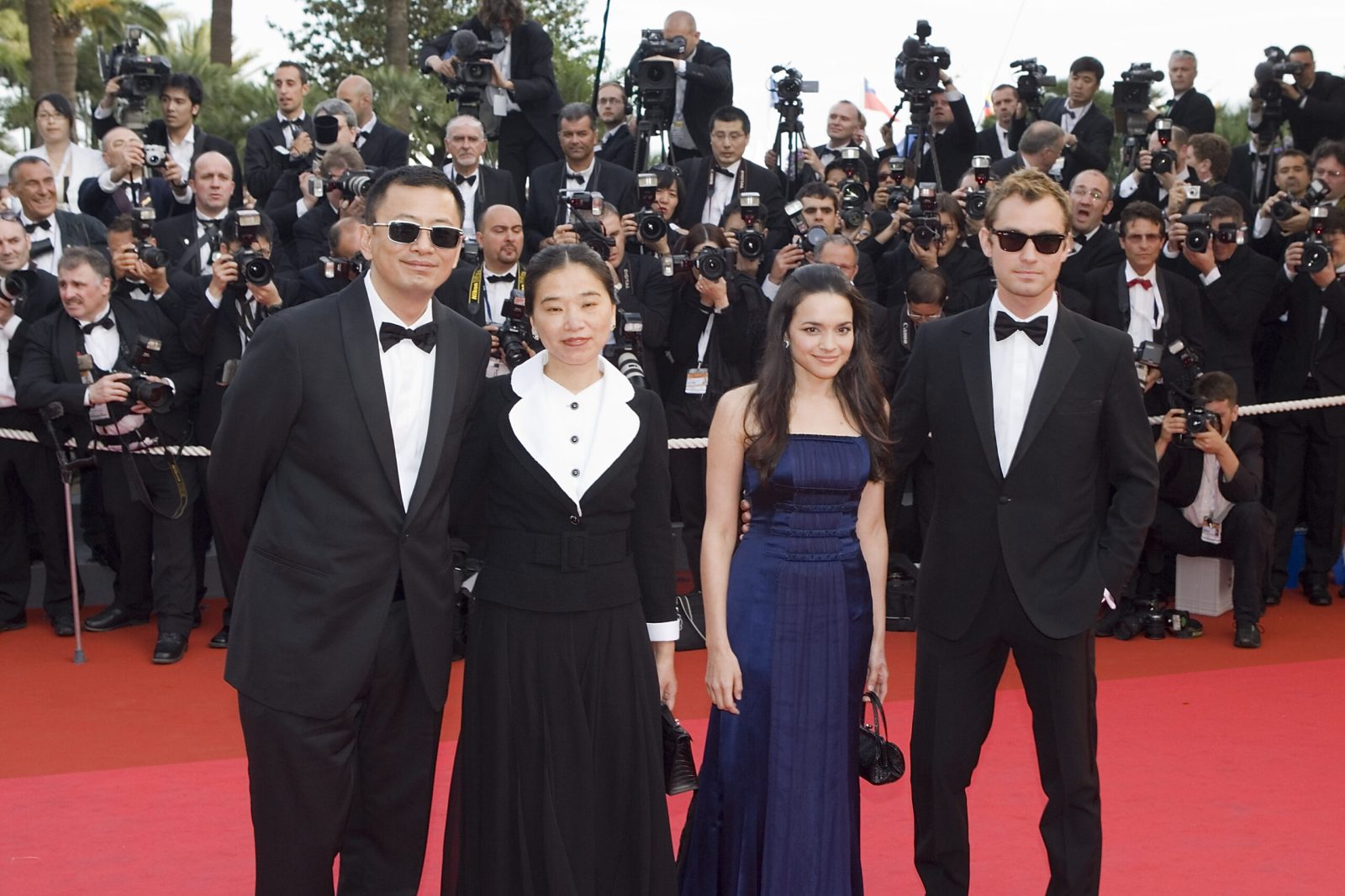Wong Kar-wai with wife Chan Ye-cheng and the lead cast of My Blueberry Nights (Norah Jones and Jude Law) at the Cannes Premiere