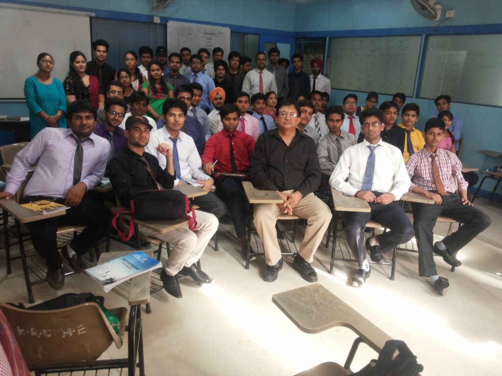 Rajiv Soni with a batch of High School students