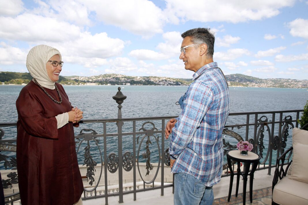 Bollywood actor Aamir Khan with First Lady of Turkey Emine Erdoğan at the official residence of the Turkish president in Istanbul.