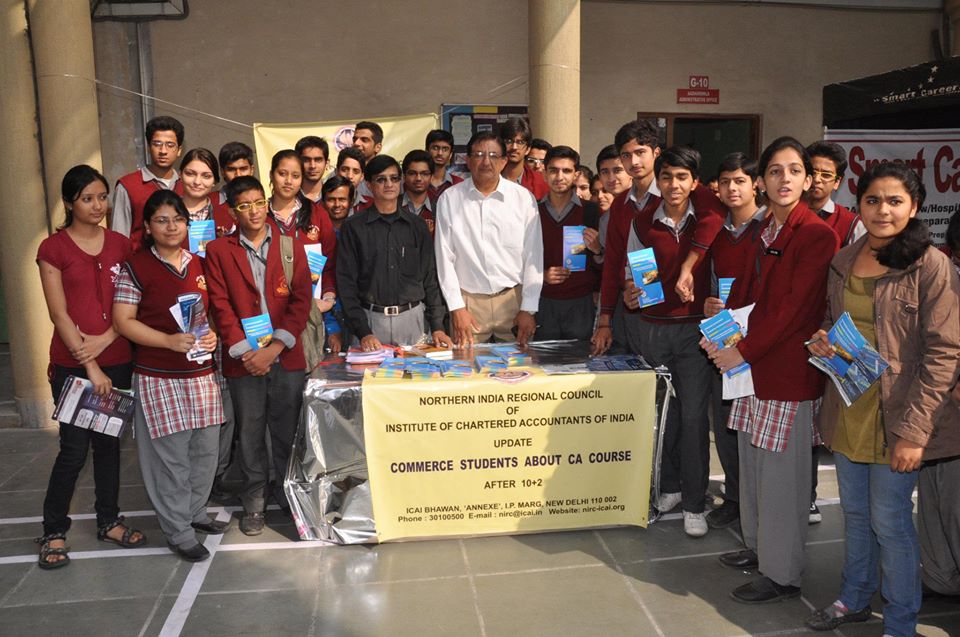 Rajiv Soni with a batch of students at the Institute of Chartered Accountants of India 