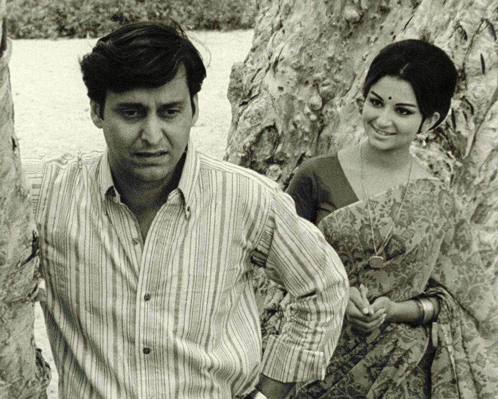 Soumitra Chatterjee and Sharmila Tagore in Aranyer Din Ratri