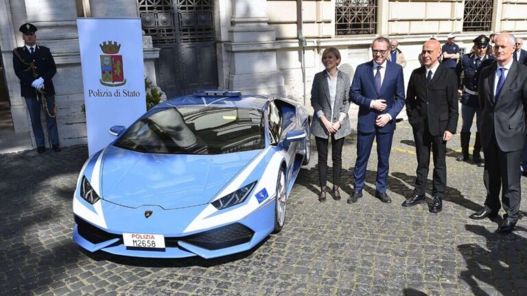 Italy: Lamborghini Helps Transport Kidneys for Transplant in a Race against Time