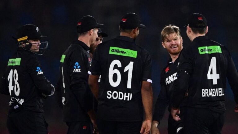 Clinical New Zealand Defeat Pakistan by 79 Runs in 2nd ODI