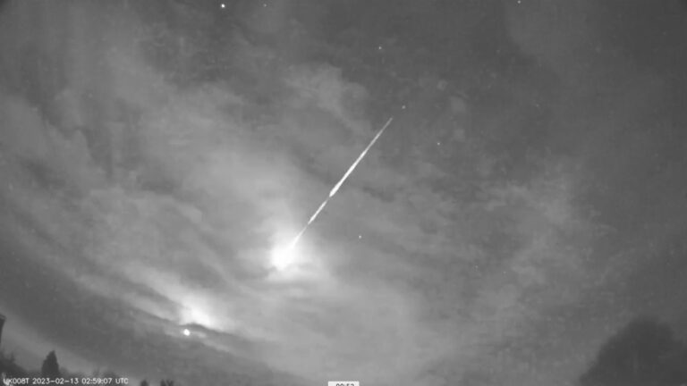 Asteroid SAR 2667 Explodes over English Channel, Causing Panic and Amazement