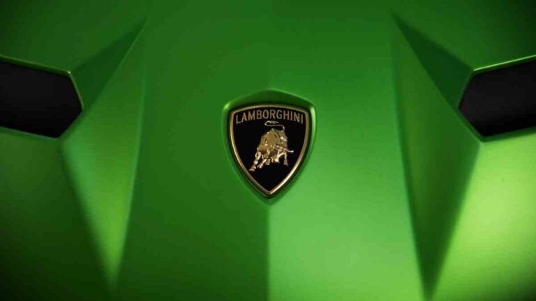 Lamborghini’s Newest Supercar Boasts Carbon Fibre Monofuselage and 1000 Horsepower