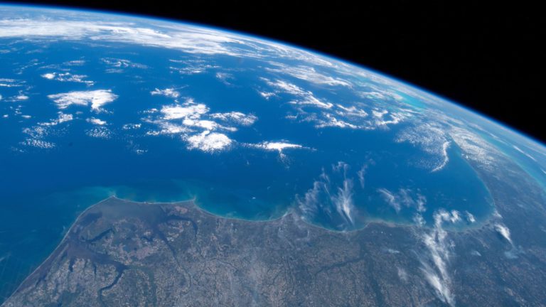 Earth Formed Rapidly and “Vacuumed” Water from Space Environment, New Theory Suggests