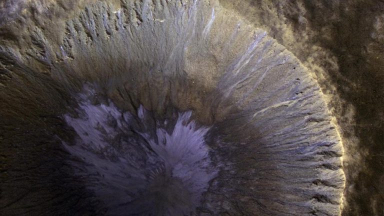 Martian Gullies Carved by Climate Shifts, Study Suggests Possibility of Ancient Water Flow