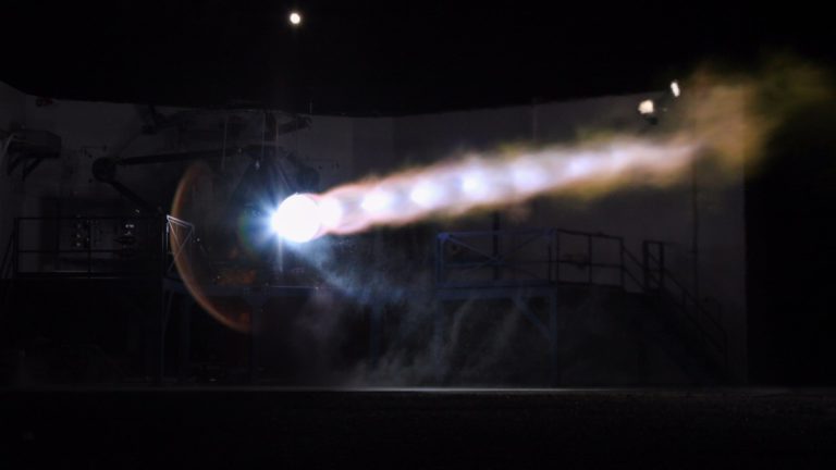 SpaceX’s Starship Engine Ignites in Cold Lunar-like Test, Nears Human Moon Landing Milestone