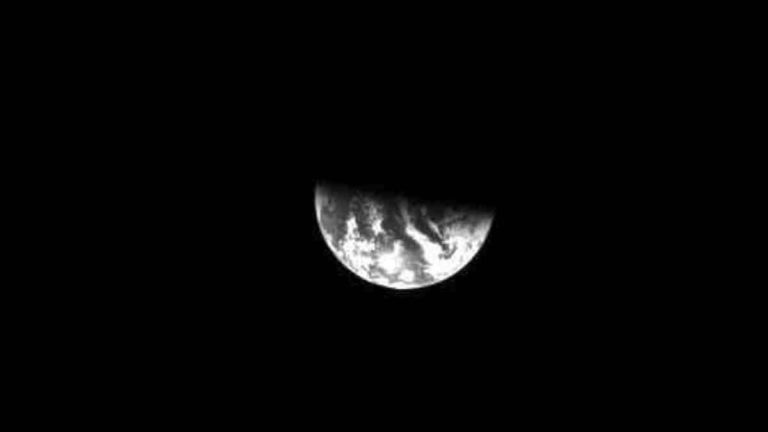 Japan’s SLIM Lunar Lander Captures Stunning Earth Image in Pre-Moon Voyage