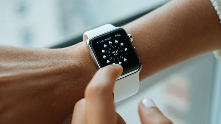 ITC Ruling Threatens Apple Watch Imports in Patent Dispute with Masimo