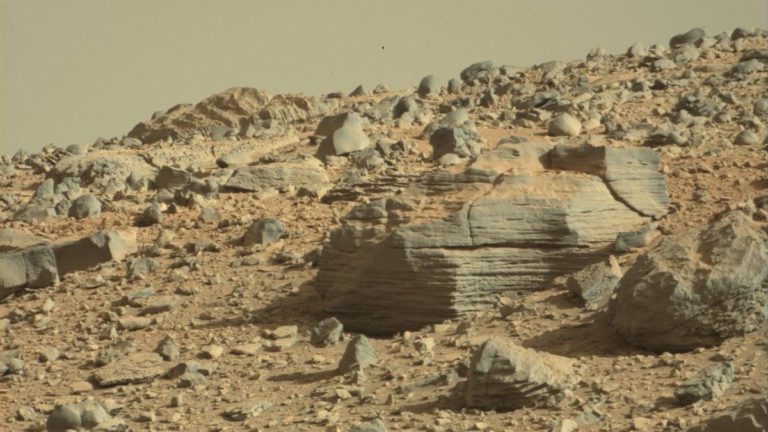 AI-Powered Robot Chemist Unleashes Martian Magic: Synthesizes Oxygen-Producing Compounds from Meteorites
